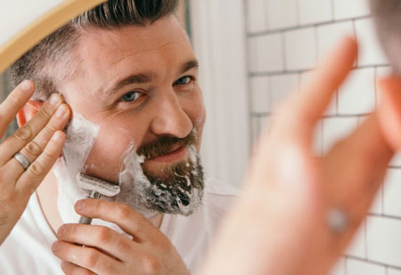 علل و درمان جوش های ناشی از اصلاح با تیغ